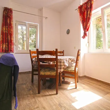 Aleks 2271 Apartment